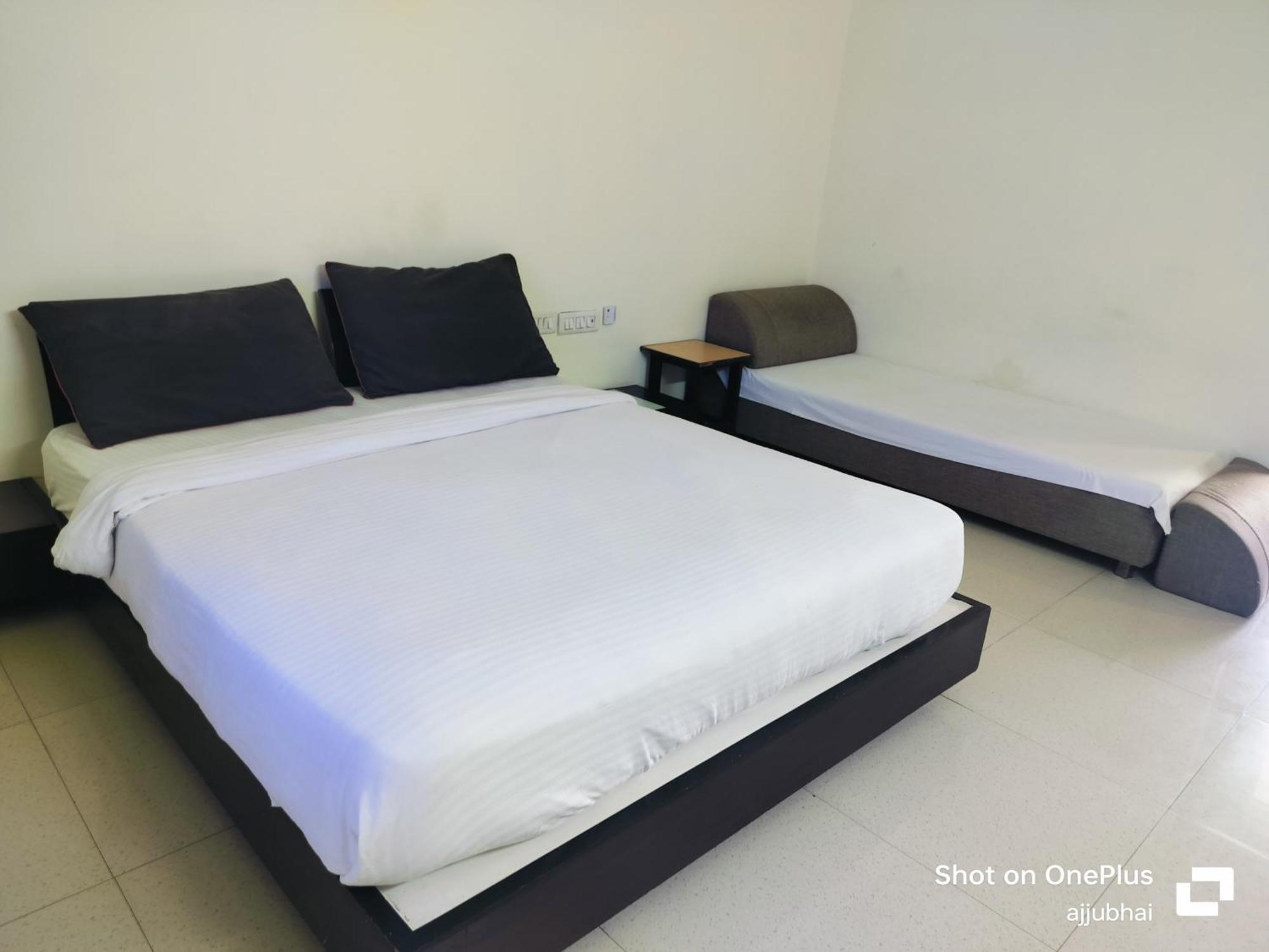 Hotel Sun N Step Club アーメダバード エクステリア 写真